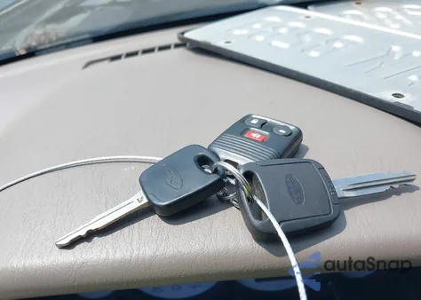 2002 Ford Escape Xlt из США, поврежденный, VIN 1FMCU03182KC00925